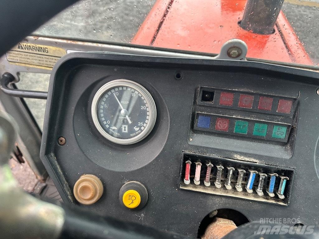 Massey Ferguson 690 트랙터