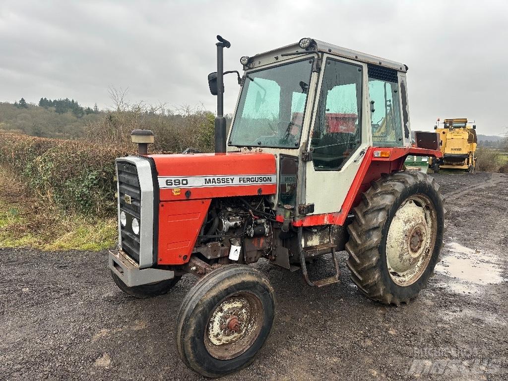 Massey Ferguson 690 트랙터