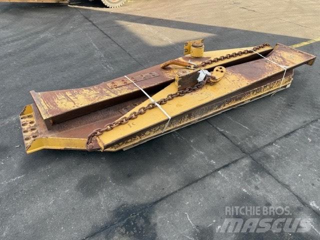 CAT 735 TAIL GATE 연결식 홀러