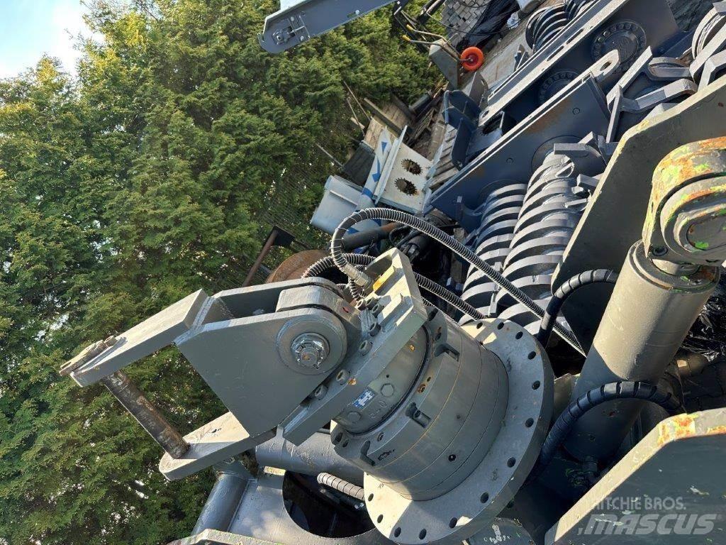 Sennebogen 735 M 폐기물/산업 처리기