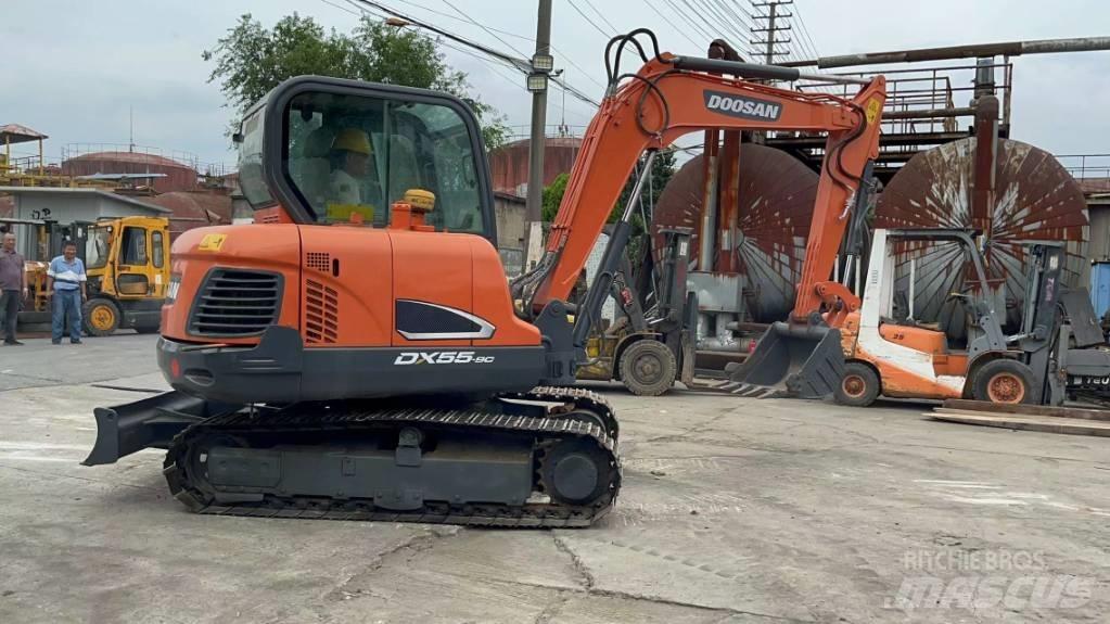 Doosan DX 55 소형 굴삭기 7톤 미만