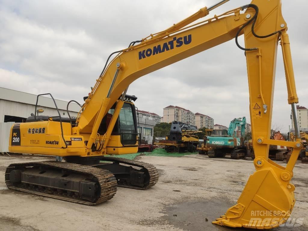 Komatsu PC 200-8 중형굴삭기 7톤-28톤