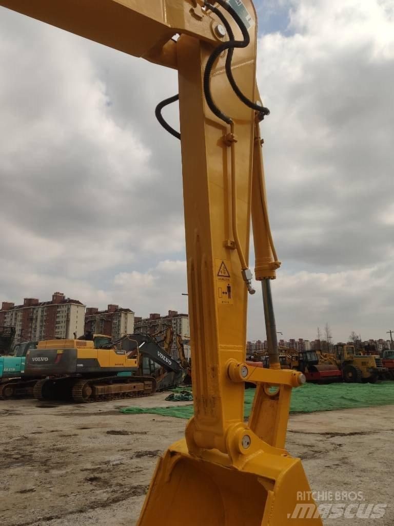 Komatsu PC 200-8 중형굴삭기 7톤-28톤