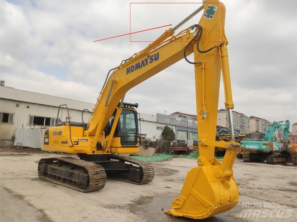 Komatsu PC 200-8 중형굴삭기 7톤-28톤