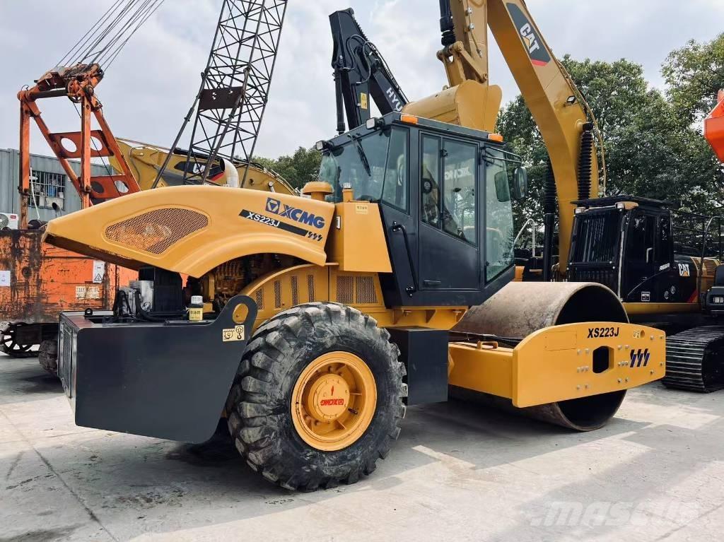 XCMG XS 223 J 싱글 드럼 롤러