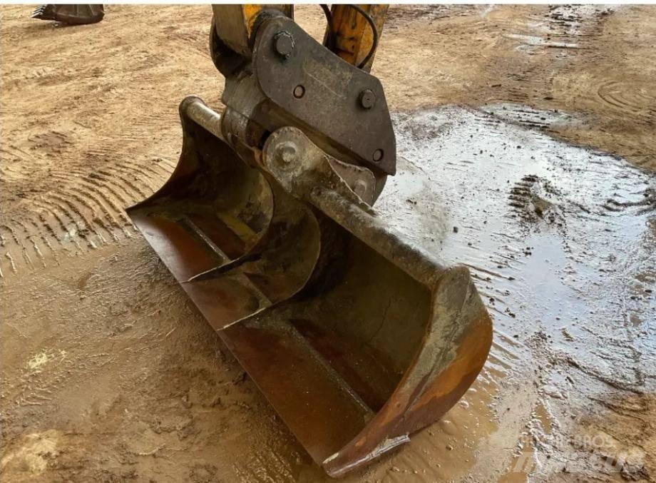 JCB JS 130 LC 대형 굴삭기 29톤 이상