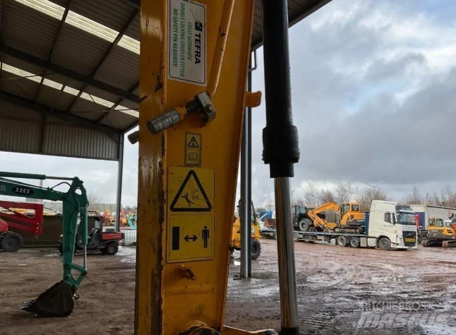 JCB JS 130 LC 대형 굴삭기 29톤 이상