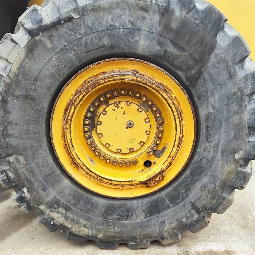 Komatsu WA 600-6  휠로우더