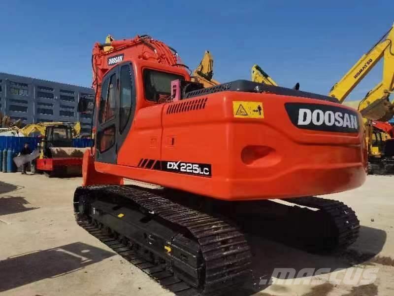 Doosan DX 225 대형 굴삭기 29톤 이상