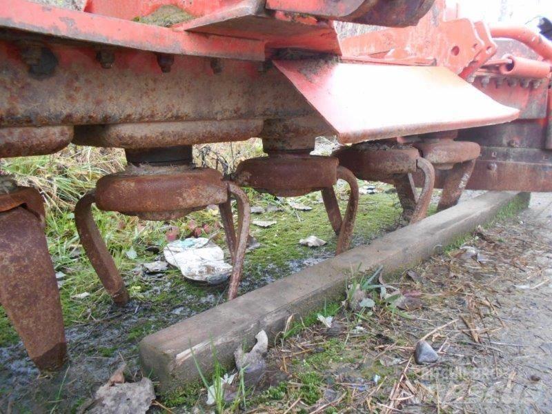 CLAAS Quadrant 1150 각형 곤포기