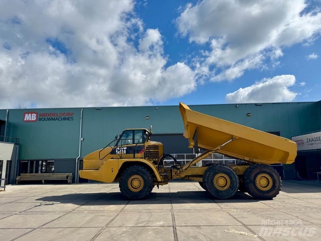 CAT 735 건설현장 덤프트럭