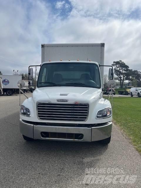 Freightliner M2106 탑차 트럭