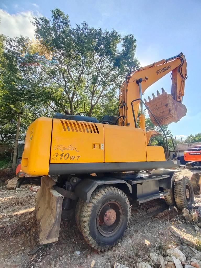 Hyundai R210W-7  휠 굴삭기