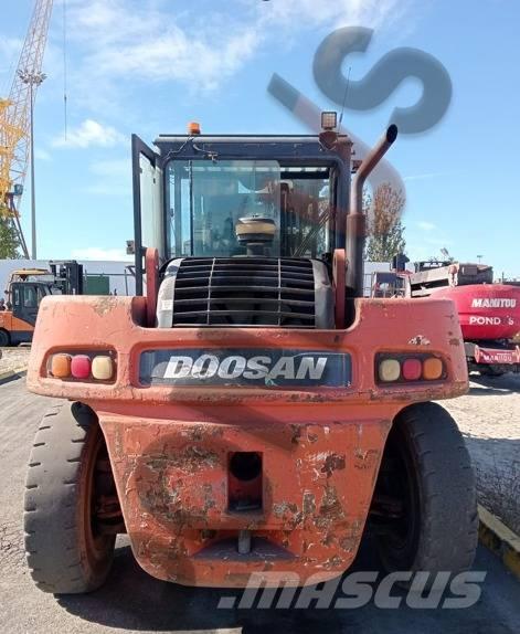 Doosan D160S-5 디젤 지게차