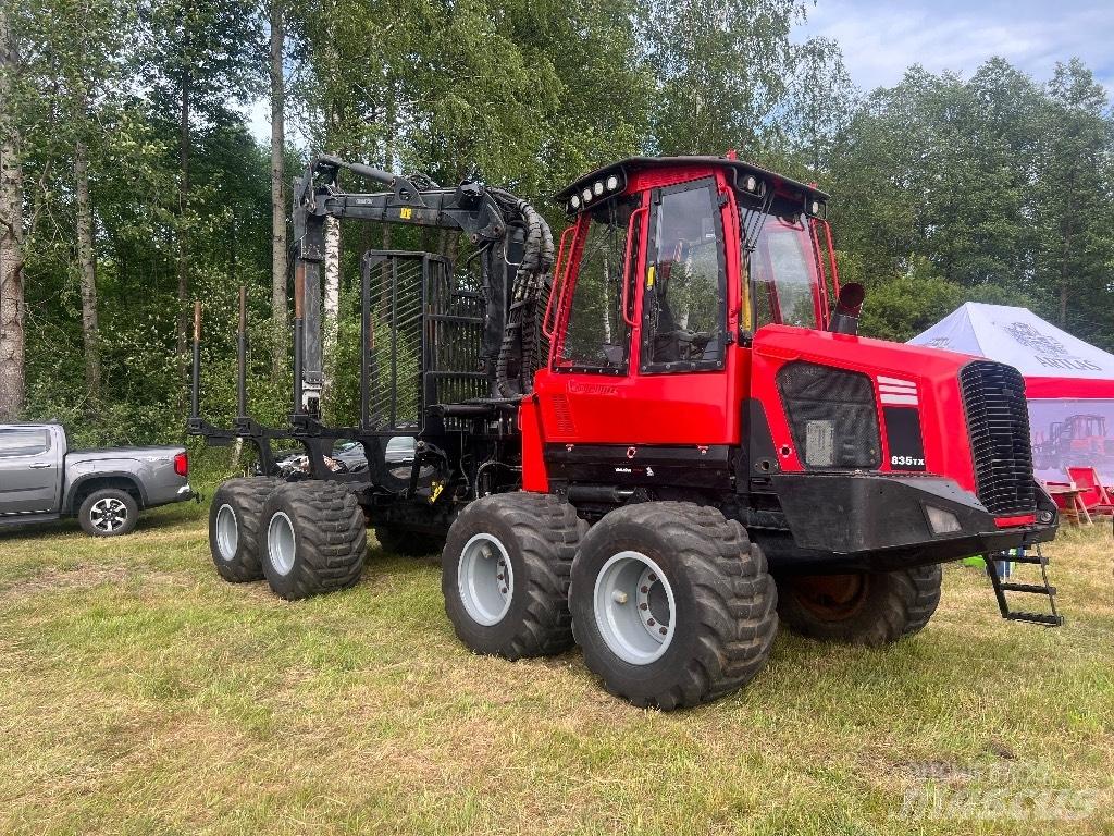 Komatsu 835 원목 포워더