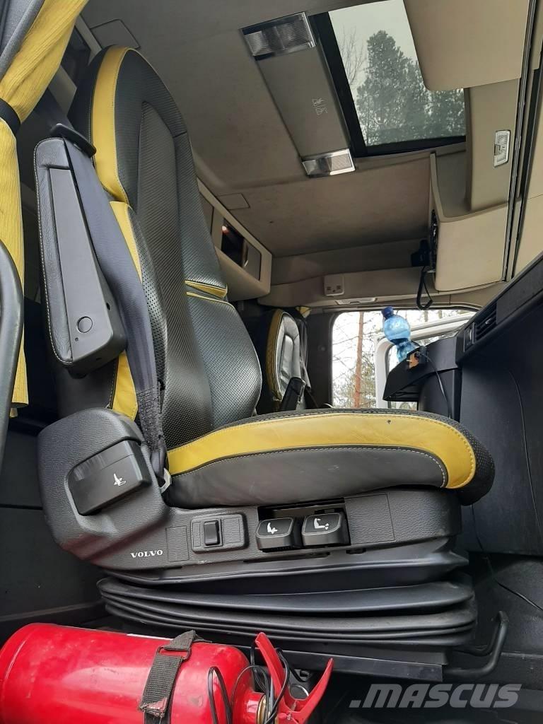 Volvo FH 16 목재 트럭