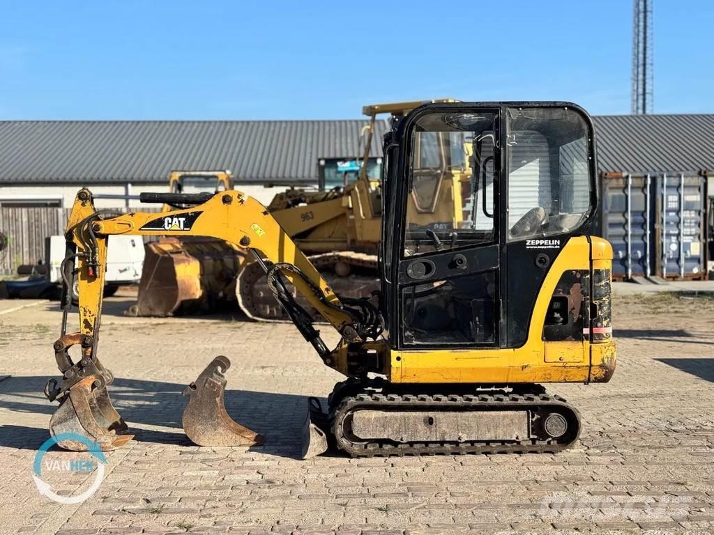 CAT 301.6C 소형 굴삭기 7톤 미만