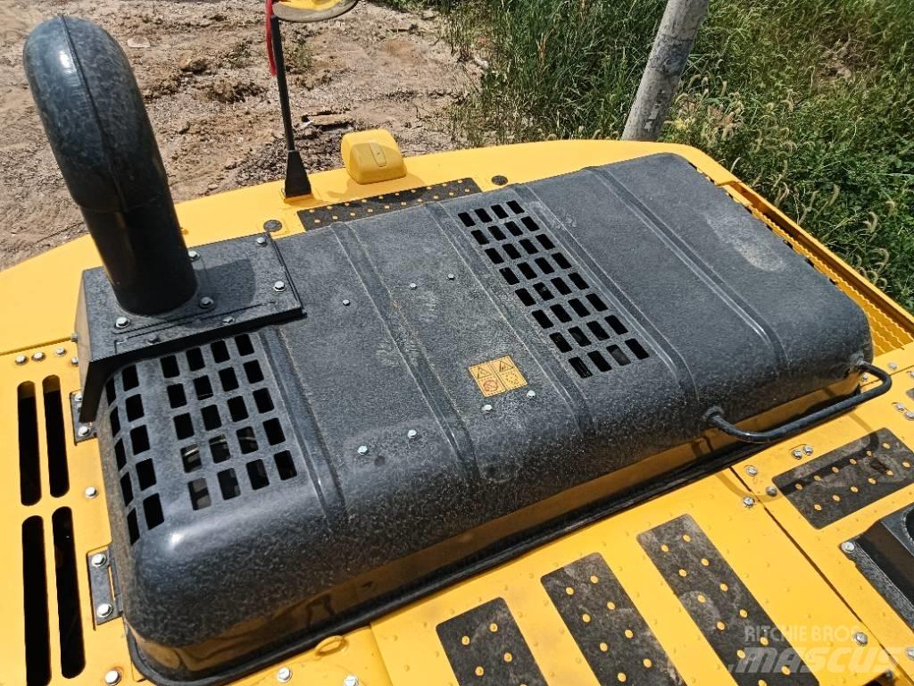 Komatsu PC 240 대형 굴삭기 29톤 이상