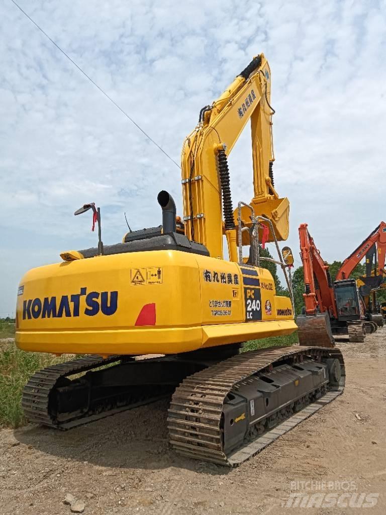 Komatsu PC 240 대형 굴삭기 29톤 이상