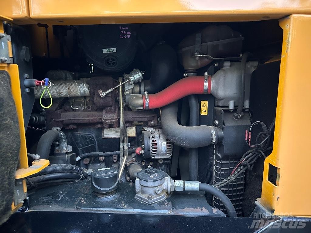 JCB 9TFT 건설현장 덤프트럭