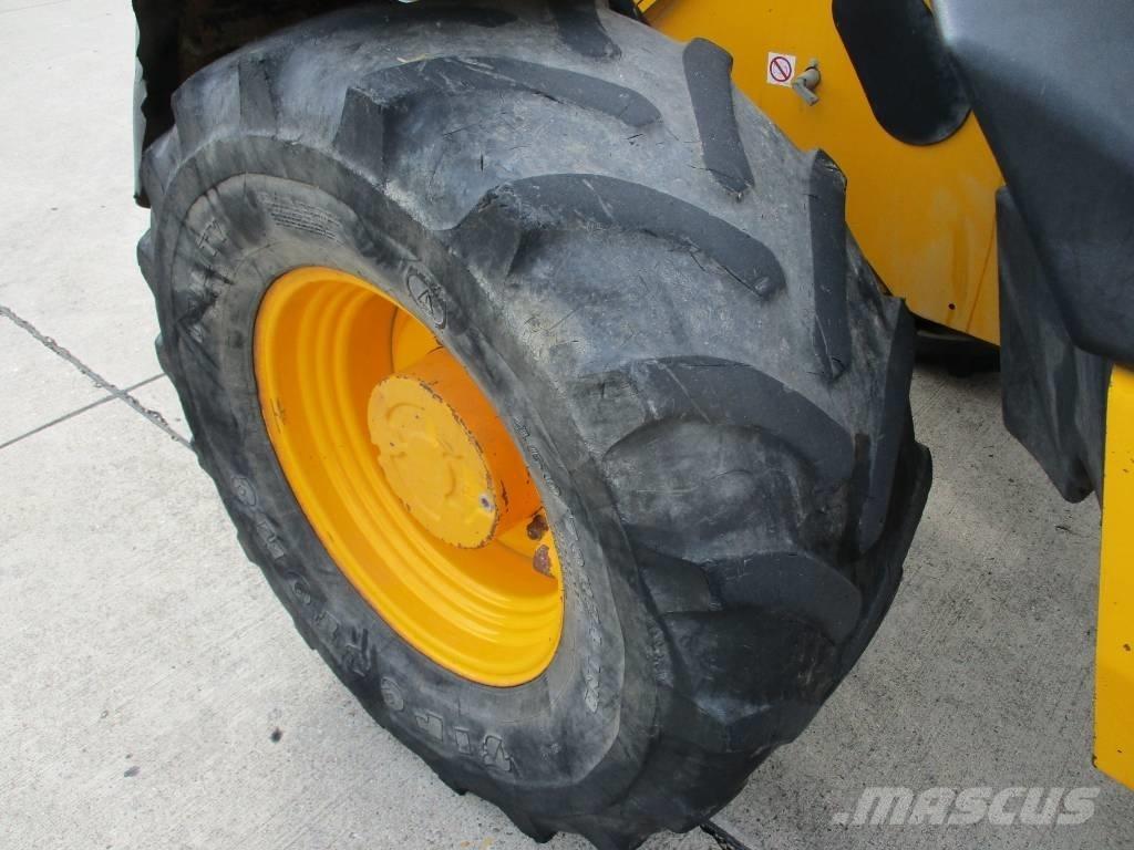 JCB 526 S (628) 텔러 핸들러