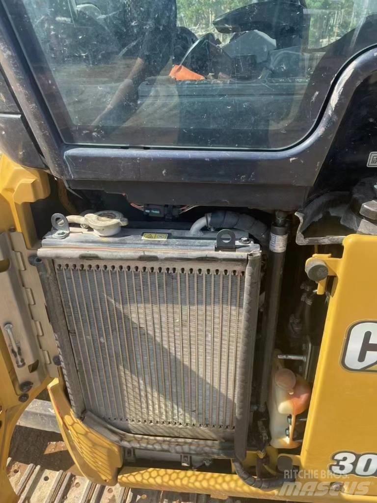CAT 302 소형 굴삭기 7톤 미만