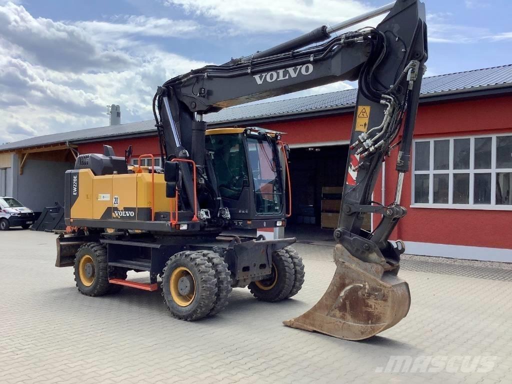 Volvo EW 220 E  휠 굴삭기