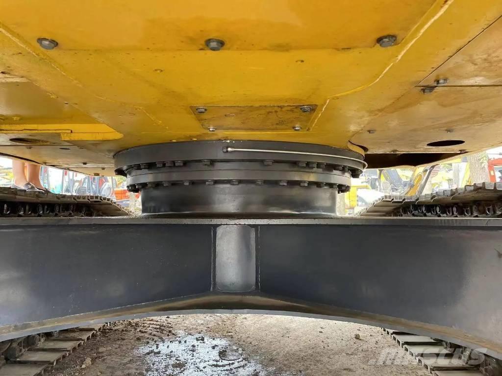 Komatsu PC240-8 대형 굴삭기 29톤 이상
