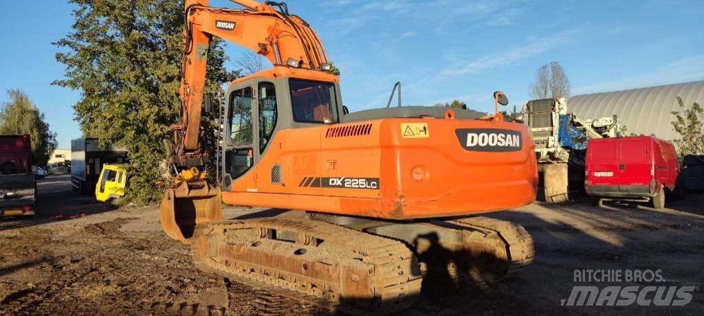 Doosan 225 LC 대형 굴삭기 29톤 이상