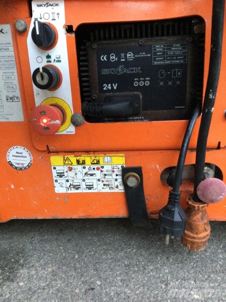 SkyJack SJ III 3219 가위형 리프트