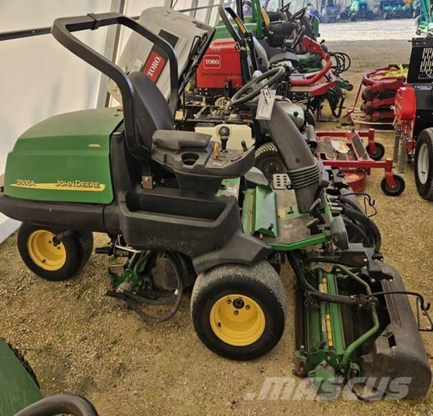 John Deere 2500 A 잔디깎기
