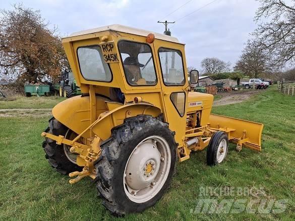 Ford 2000 TRACTOR 건설 장비 - 기타