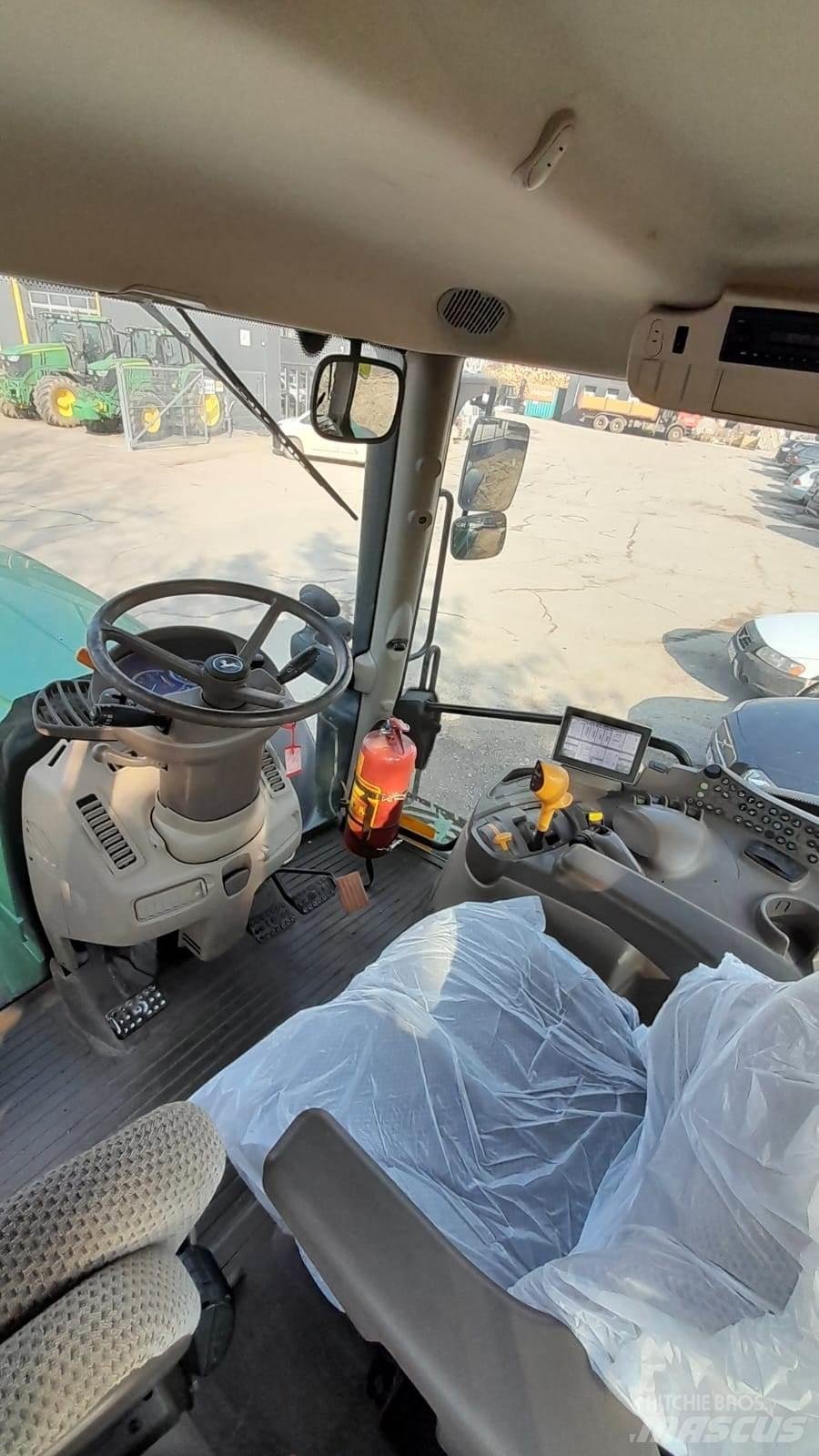 John Deere 6215R 트랙터