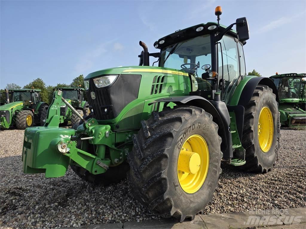 John Deere 6215R 트랙터