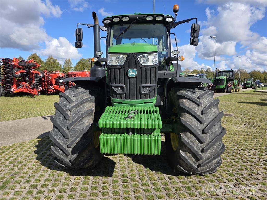 John Deere 6215R 트랙터