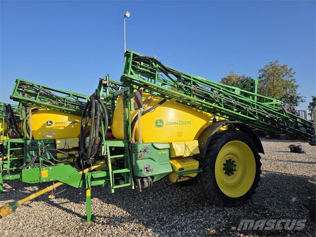 John Deere M740 견인형 분무기