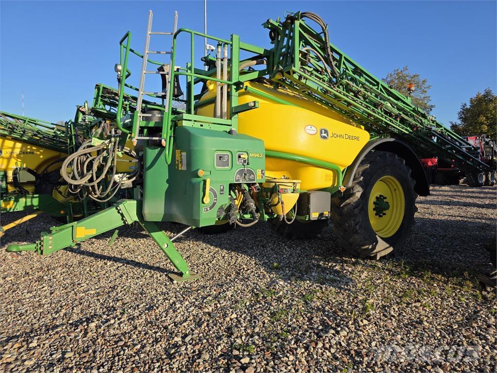 John Deere M962i 견인형 분무기