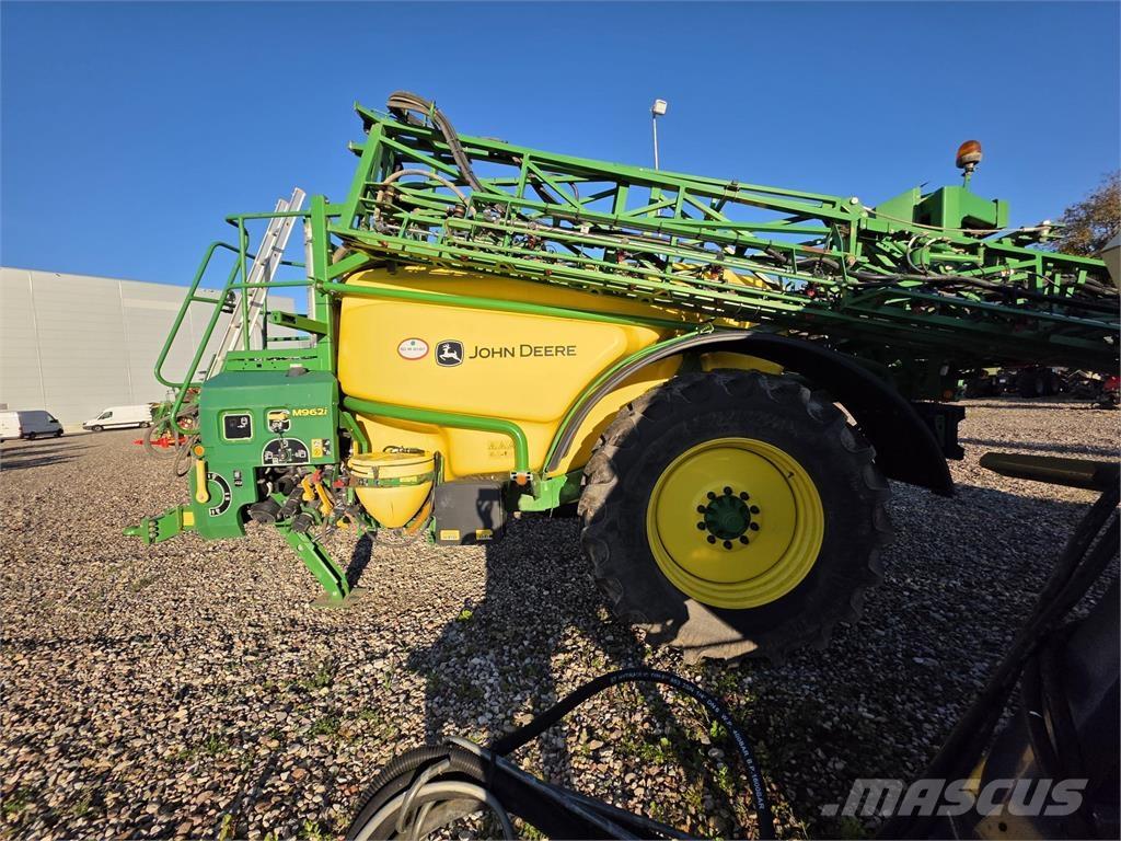 John Deere M962i 견인형 분무기