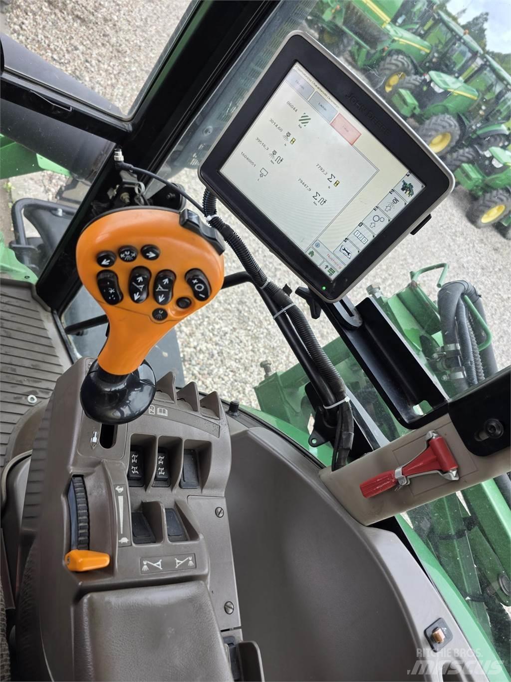 John Deere R4040i 견인형 분무기