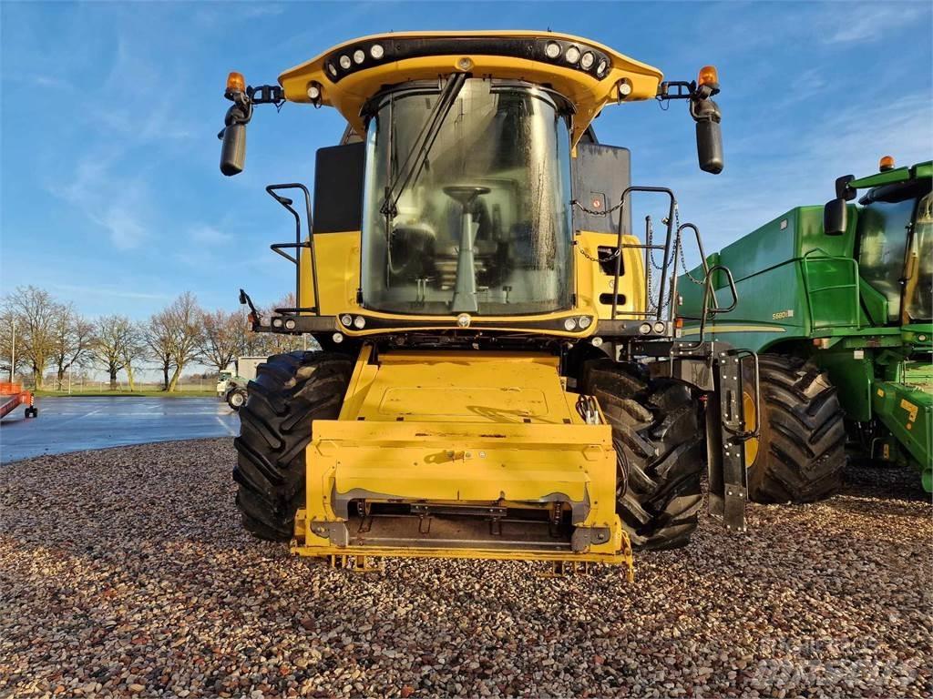New Holland CX8.85 콤바인 수확기