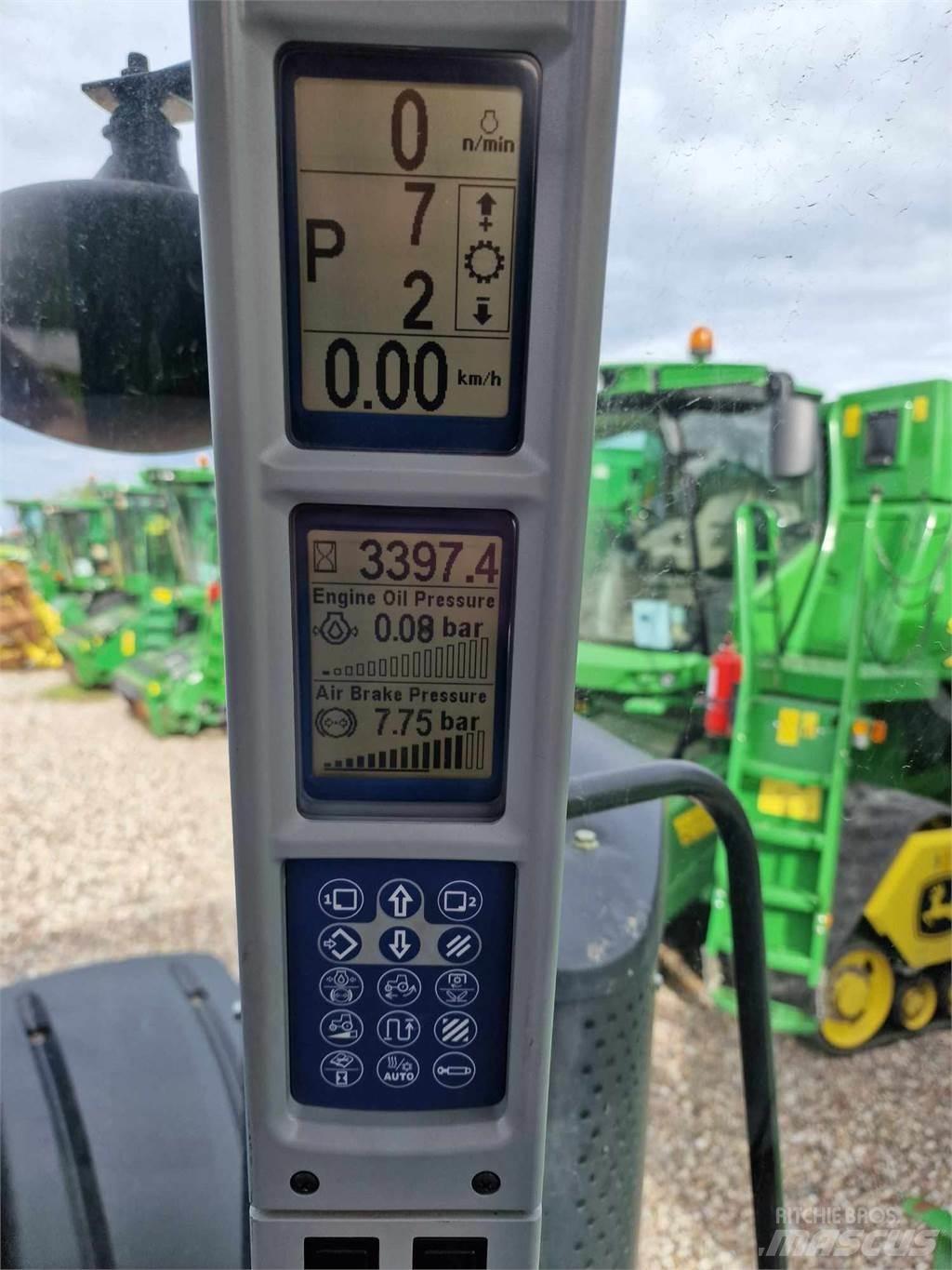 New Holland T8.410 트랙터