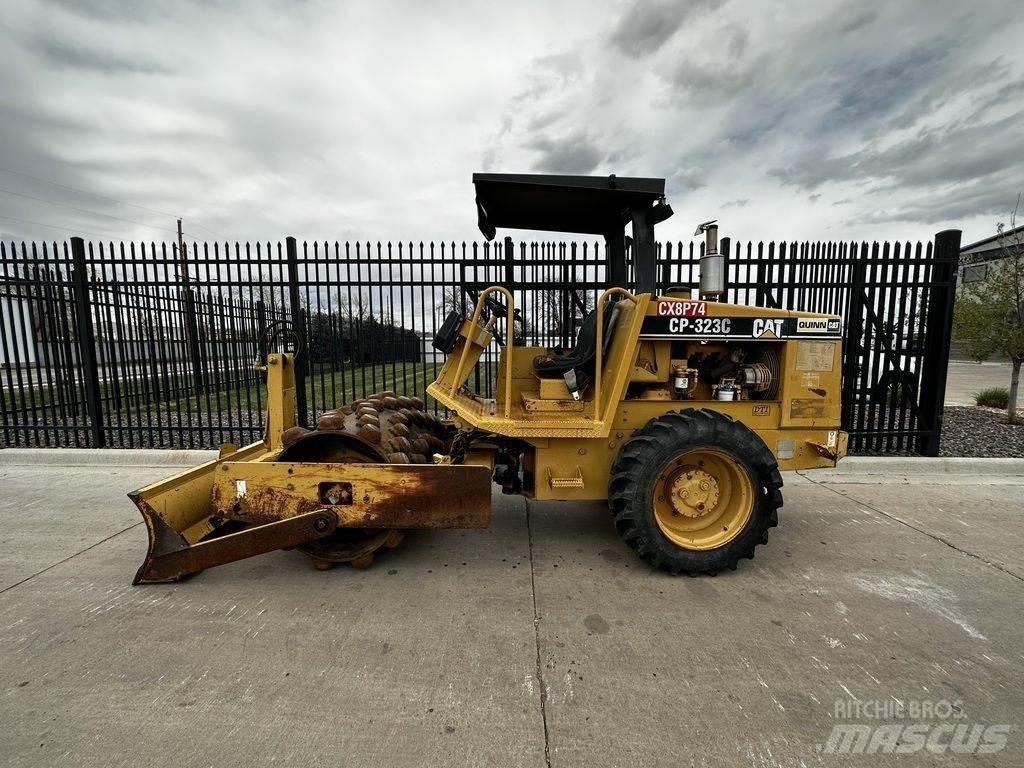 CAT CP-323C 트랙터