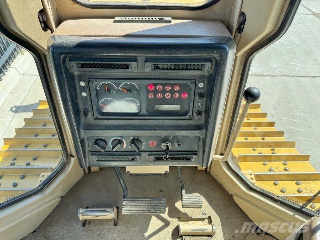CAT D5M XL 크롤러 도저