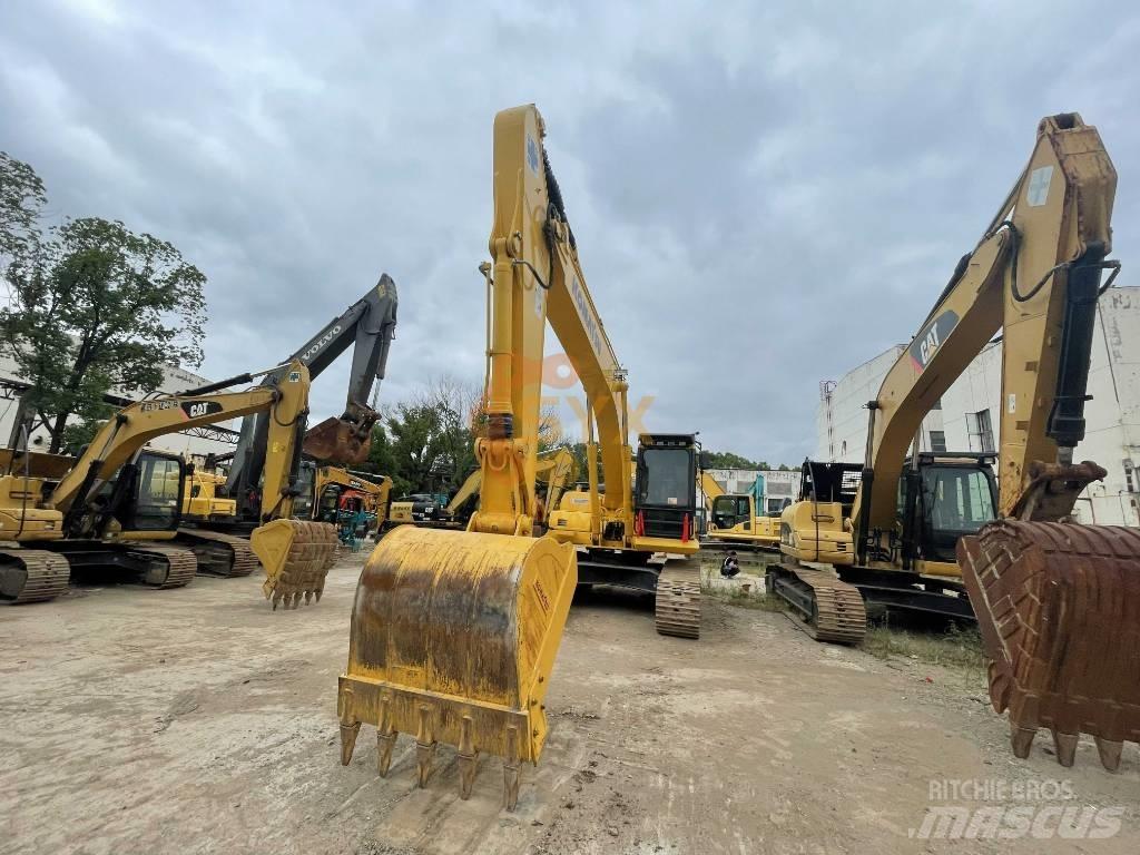 Komatsu PC 220 대형 굴삭기 29톤 이상