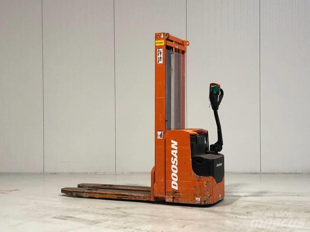 Doosan LEDS12.5C 포크리프트