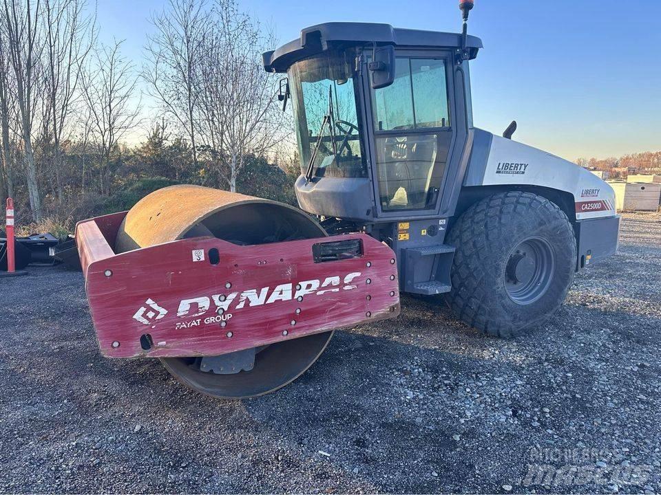 Dynapac CA 2500 D 싱글 드럼 롤러