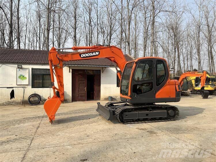 Doosan DX 75 소형 굴삭기 7톤 미만