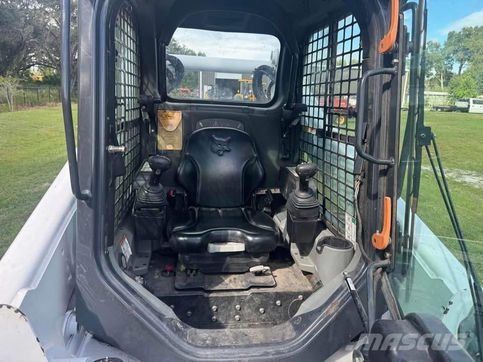 Bobcat T 770  스키드로더