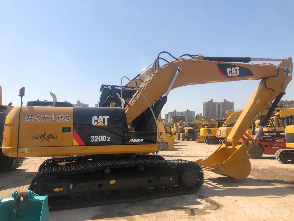CAT 320 D 2 중형굴삭기 7톤-28톤