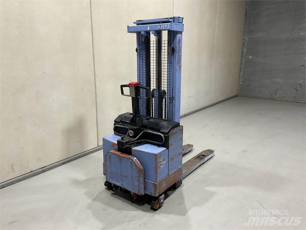 BT LSV 1250 E 보행식 리치 지게차